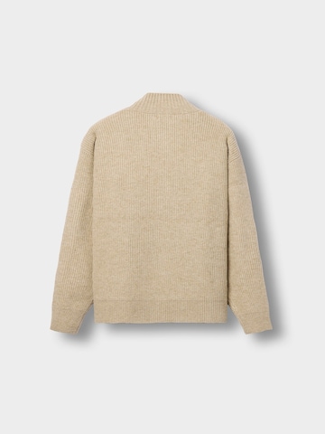 Burocs Knit Cardigan in Beige