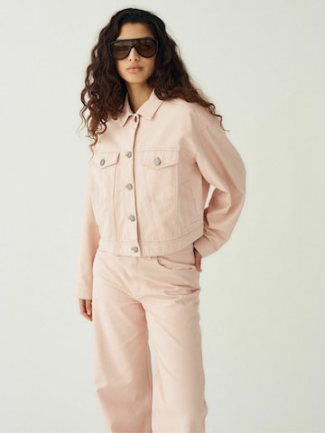 Noella Välikausitakki ' Kelli ' värissä vaaleanpunainen: etupuoli