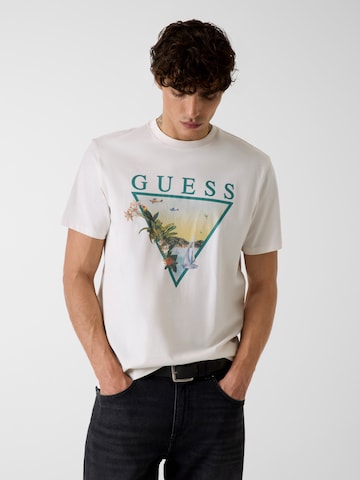 Tricou de la GUESS pe alb: față