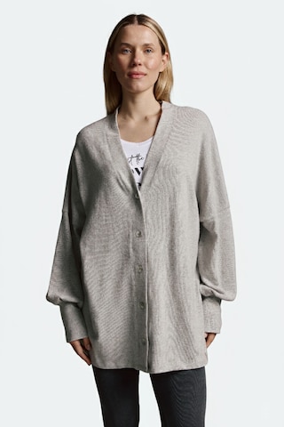 Cotton Candy Cardigan in Grau: Vorderseite