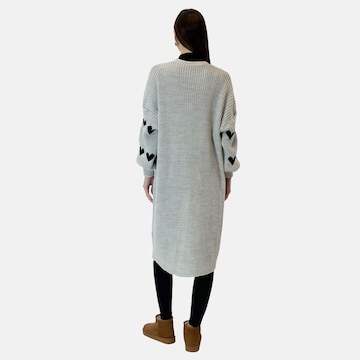Cappotto in maglia di Elara in grigio