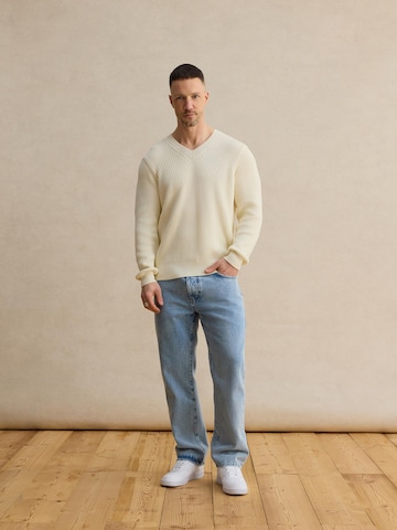 DAN FOX APPAREL Pulover 'Marlon' | bela barva