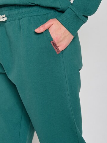 GREENBOMB Tapered Broek in Groen