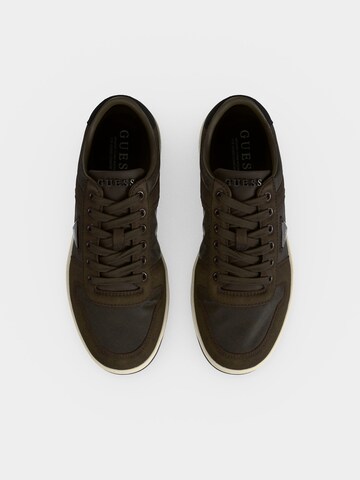 GUESS Låg sneaker 'UDDENT2' i grå