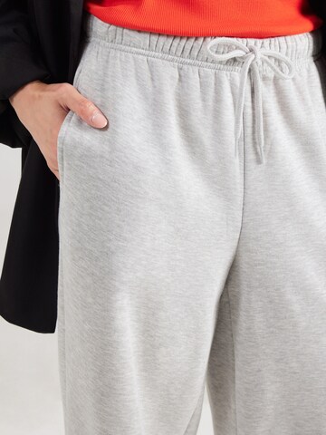 PIECES Wide Leg Housut 'PCChilli' värissä harmaa