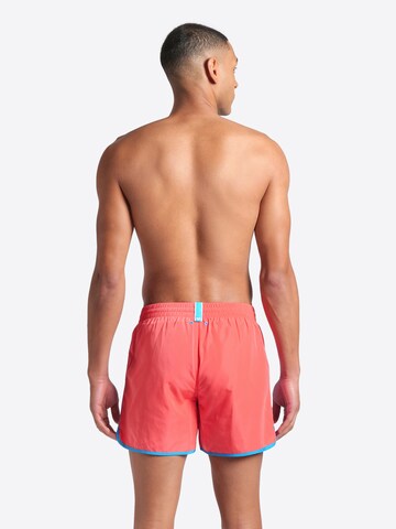 Pantaloncini da bagno 'TEAM STRIPE' di ARENA in rosa