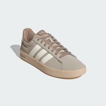 ADIDAS SPORTSWEAR - Sapatilhas baixas 'Grand Court 3.0' em castanho