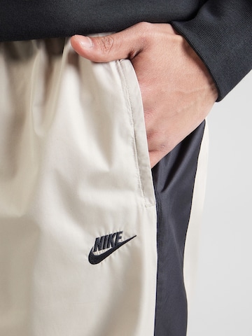 bēšs Nike Sportswear Pakapēniski sašaurināts piegriezums Bikses