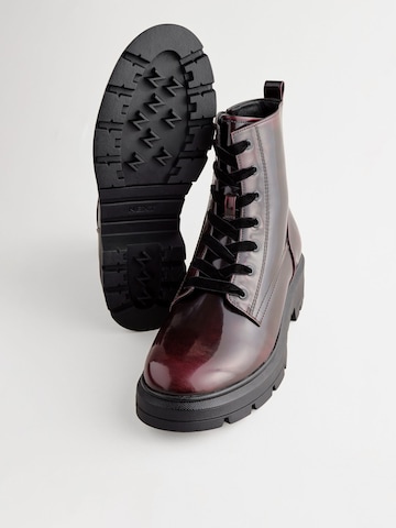Next - Botines con cordones 'Forever Comfort®' en rojo