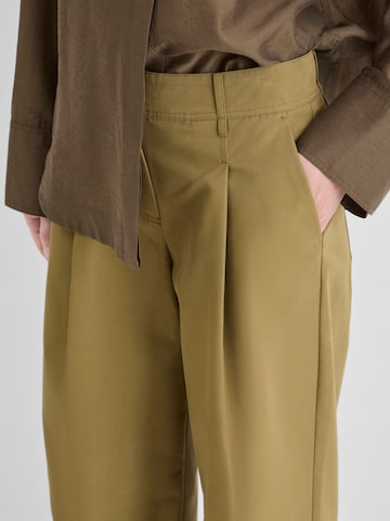 Wide leg Pantaloni con pieghe di ROUGE EDIT in marrone