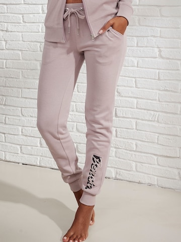 Coupe slim Pantalon BENCH en rose : devant