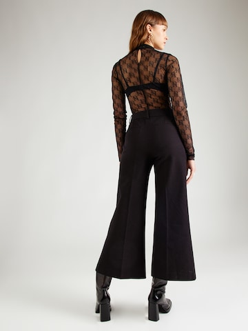 Wide leg Pantaloni con piega frontale di FRAME in nero