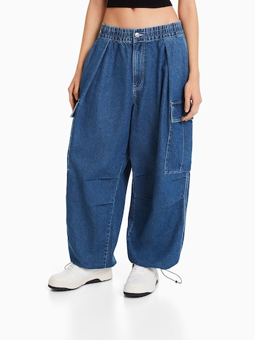 Tapered Pantaloni eleganți de la Bershka pe albastru: față