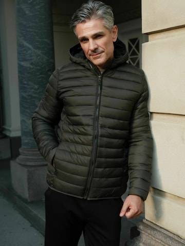 Giacca di mezza stagione ' Hooded Light ' di TEESHOPPEN in verde