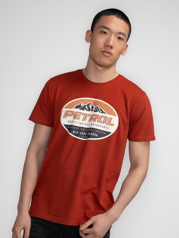 Petrol Industries - Camiseta 'Kennicott' en marrón: frente