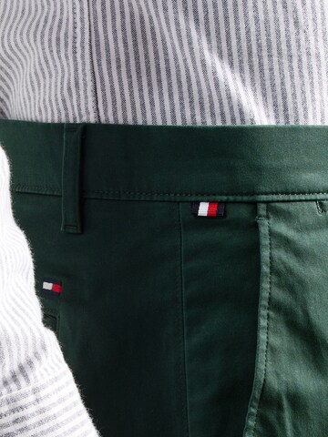 TOMMY HILFIGER Loose fit Chino trousers 'Harlem' in Green