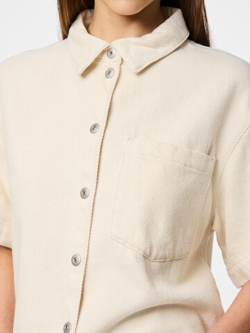Chemisier 'PCSavanna' PIECES en blanc