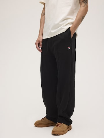 FILA - Pierna ancha Pantalón 'BORNO wide pintuck sweat pants' en negro: frente