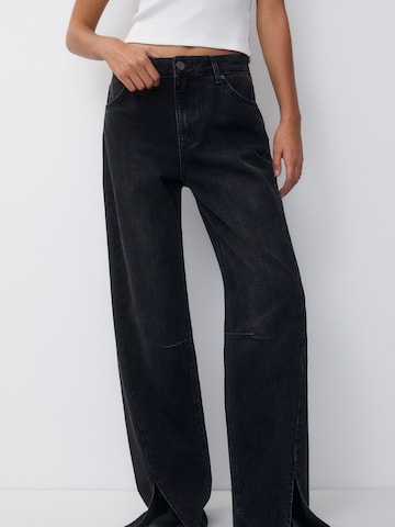 Pull&Bear Regular Jeans in Black: front