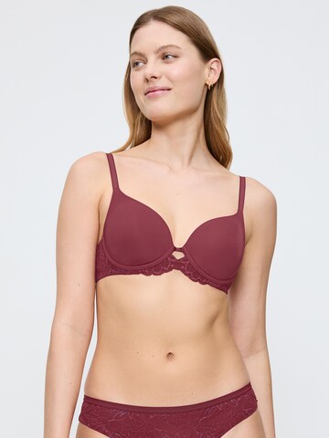 TRIUMPH T-shirt Bra ' Amourette Charm ' in Red: front