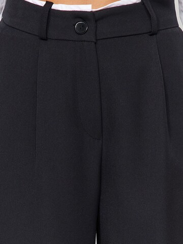 Trendyol - Loosefit Pantalón plisado en negro
