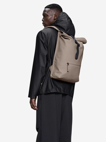 Zaino 'Rotop Rucksck W3 UNISEX 13320' di RAINS in grigio