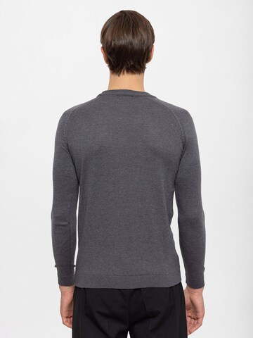 Pullover di Antioch in grigio