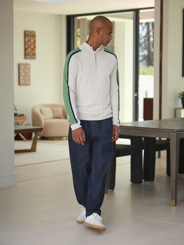 Next Pullover in Grau