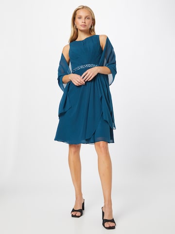 Rochie de cocktail de la mascara pe albastru