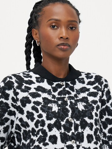 Vero Moda Petite Вязаная кофта 'VMAPPLE' в Черный