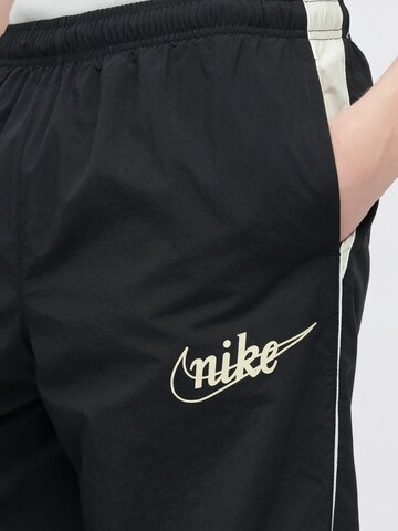 Nike Sportswear - Tapered Pantalón 'CLUB' en negro