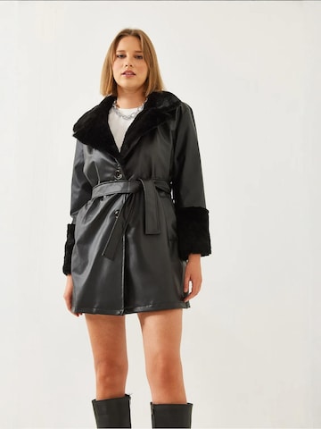 Cappotto di mezza stagione di Bianco Lucci in nero: frontale