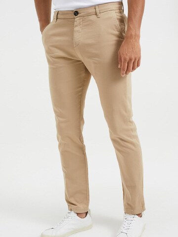 Coupe slim Pantalon chino WE Fashion en beige : devant