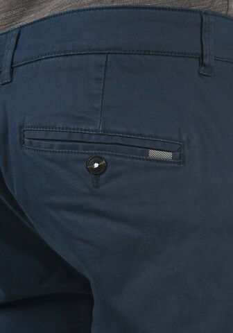 !Solid Regular Chinohose 'Raul' in Blau