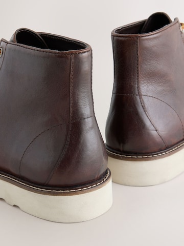 Next - Botas com atacadores em castanho