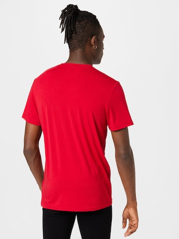 Tricou de la HOLLISTER pe roșu