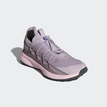 ADIDAS TERREX - Sapato baixo 'Voyager 21' em roxo