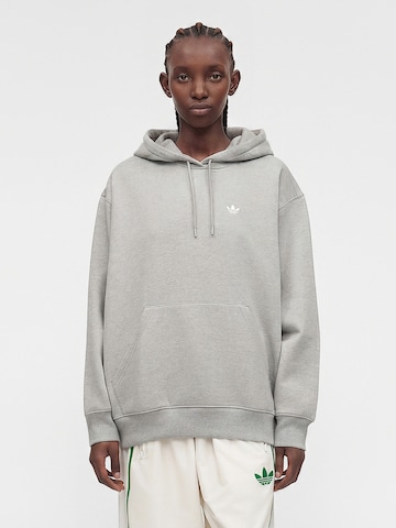ADIDAS ORIGINALS Sweatshirt 'Essentials' i grå: framsida