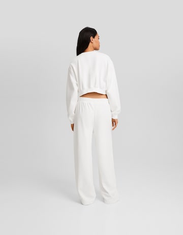 Bershka Wide Leg Hose in Weiß