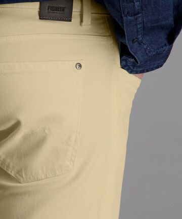 Pioneer Authentic Jeans Regular Jeans in Yellow