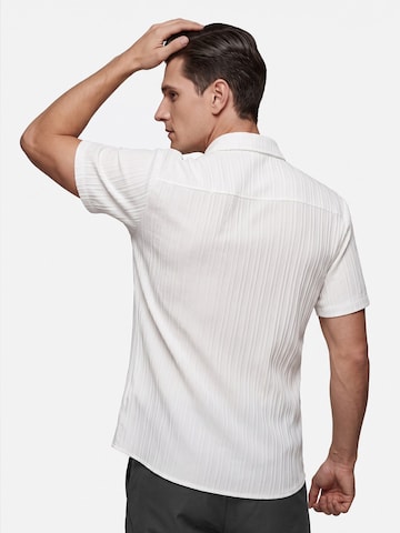 ALLTHEMEN Comfort fit Button Up Shirt 'Schwung' in White