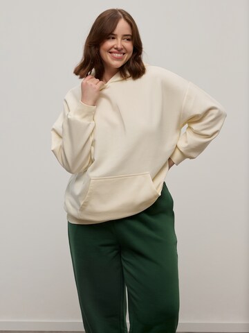 Felpa di CITA MAASS in beige: frontale