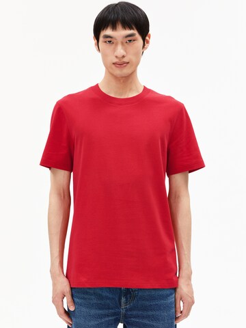 T-Shirt ARMEDANGELS en rouge : devant