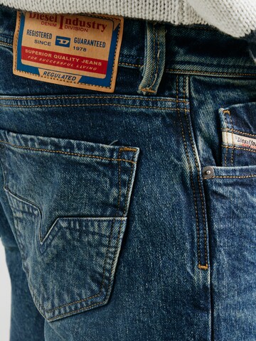 DIESEL regular Jeans '1985 LARKEE' i blå