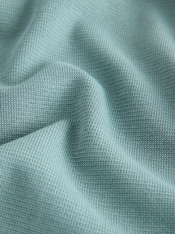 Tricou de la Next pe verde