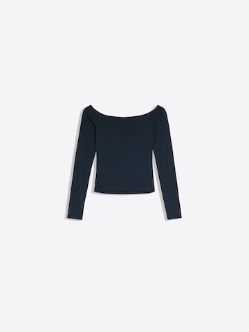 Tricou de la Bershka pe albastru