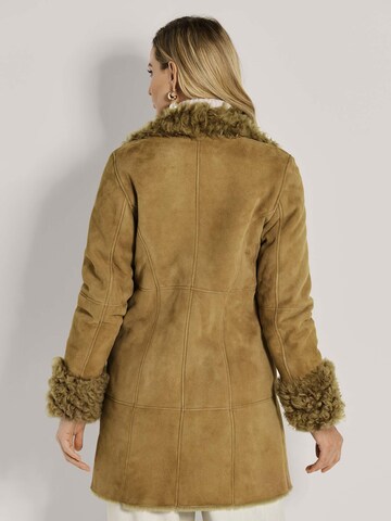 MADELEINE Tussenmantel in Bruin