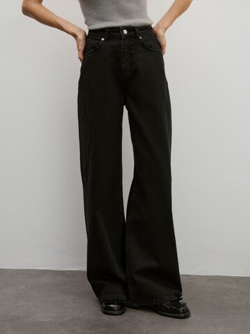 Wide Leg Jean ABOUT YOU x Marie von Behrens en noir : devant