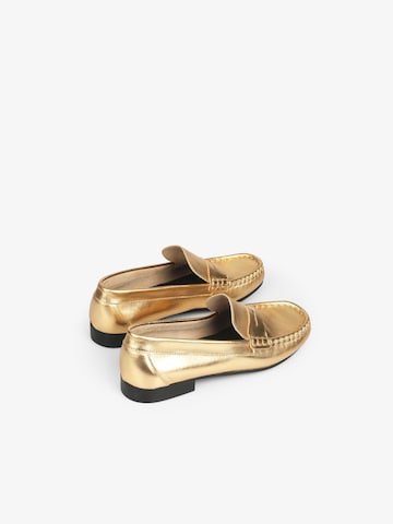 Scalpers Moccasins in Gold