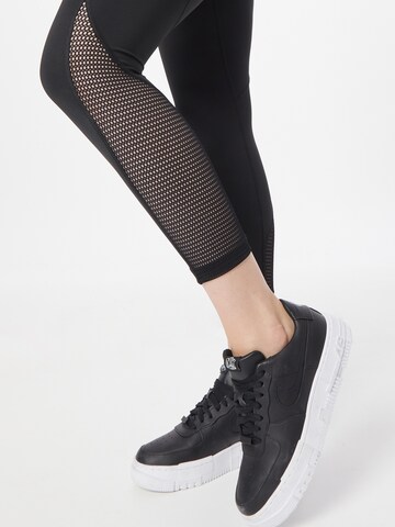 NIKE Skinny Sporthose in Schwarz